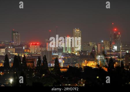 Blick auf die Skyline im Stadtzentrum von Leeds, West Yorkshire, Großbritannien Stockfoto