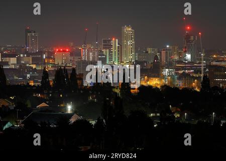 Blick auf die Skyline im Stadtzentrum von Leeds, West Yorkshire, Großbritannien Stockfoto