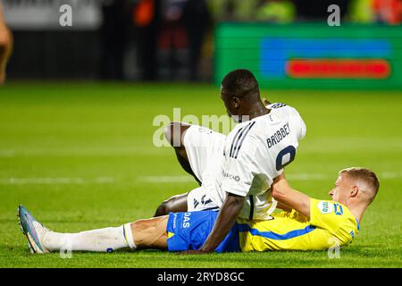Waalwijk, Niederlande. September 2023 30. WAALWIJK, NIEDERLANDE - SEPTEMBER 30: Brian Brobbey of Ajax, Dario van den Buijs of RKC Waalwijk auf dem Boden während des niederländischen Eredivisie-Spiels zwischen RKC Waalwijk und Ajax im Mandemakers Stadion am 30. September 2023 in Waalwijk, Niederlande. (Foto: Broer van den Boom/Orange Pictures) Credit: Orange Pics BV/Alamy Live News Stockfoto