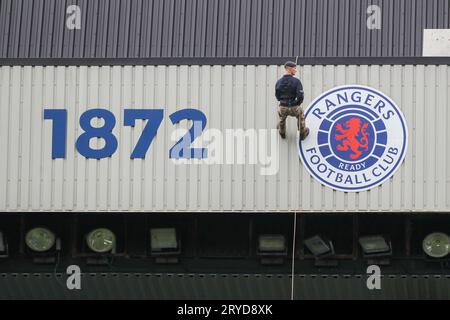 30. September 23. Glasgow, Großbritannien. Der Rangers FC spielt Aberdeen FC im Ibrox Stadium, in seinem vierten Spiel in 10 Tagen. Die Rangers brauchen die 3 Punkte, um in der Nähe der Spitze der Liga zu bleiben, aber die erste Mannschaft ist erschöpft, weil eine Reihe von Spielern verletzt sind und nicht gespielt werden können. Quelle: Findlay/Alamy Live News Stockfoto