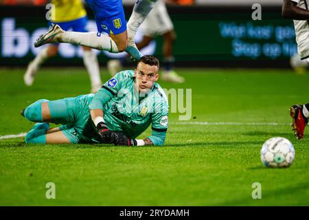 Waalwijk, Niederlande. September 2023 30. WAALWIJK, NIEDERLANDE - SEPTEMBER 30: Torhüterin Etienne Vaessen vom RKC Waalwijk sieht den Ball beim niederländischen Eredivisie-Spiel zwischen RKC Waalwijk und Ajax im Mandemakers Stadion am 30. September 2023 in Waalwijk, Niederlande. (Foto: Broer van den Boom/Orange Pictures) Credit: Orange Pics BV/Alamy Live News Stockfoto