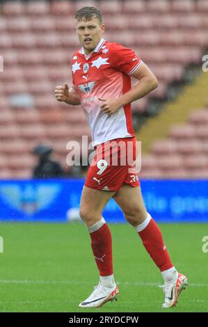 Sam Cosgrove #9 von Barnsley während des Sky Bet League 1 Matches Barnsley vs Blackpool in Oakwell, Barnsley, Großbritannien, 30. September 2023 (Foto: Alfie Cosgrove/News Images) Stockfoto