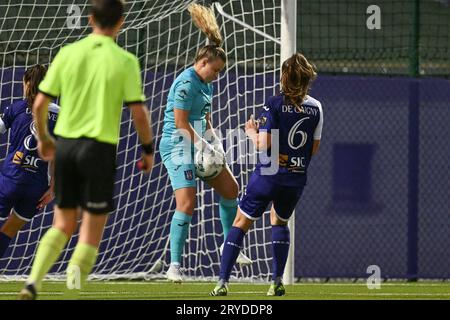 Anderlecht, Belgien. September 2023 30. Torhüter Jill Duijzer (31) von Anderlecht, dargestellt während eines Fußballspiels zwischen RSC Anderlecht und Club Brugge YLA am 5. Spieltag der Saison 2023 - 2024 der belgischen Lotto Womens Super League, am Samstag, den 30. September 2023 in Anderlecht, Belgien. Quelle: Sportpix/Alamy Live News Stockfoto