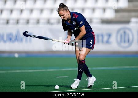 Mannheim, Deutschland. September 2023 30. Nadine Kanler (MHC, 4), am Ball, Freisteller, Ganzkörper, Einzelbild, Einzelfoto, Aktion, Aktion, 30.09.2023, Mannheim (Deutschland), Hockey, 1. Bundesliga, Damen, Mannheimer HC - Harvestehuder THC/dpa/Alamy Live News Stockfoto