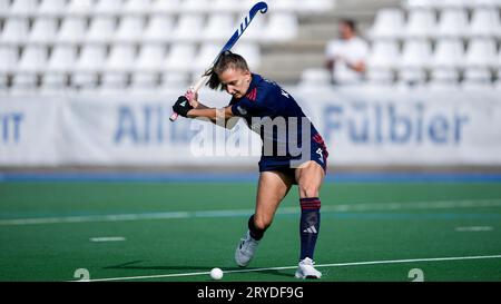 Mannheim, Deutschland. September 2023 30. Nadine Kanler (MHC, 4), am Ball, Freisteller, Ganzkörper, Einzelbild, Einzelfoto, Aktion, Aktion, 30.09.2023, Mannheim (Deutschland), Hockey, 1. Bundesliga, Damen, Mannheimer HC - Harvestehuder THC/dpa/Alamy Live News Stockfoto