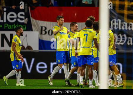 Waalwijk, Niederlande. September 2023 30. WAALWIJK, NIEDERLANDE - SEPTEMBER 30: Spieler des RKC Waalwijk feiern das zweite Tor während des niederländischen Eredivisie-Spiels zwischen RKC Waalwijk und Ajax im Mandemakers Stadion am 30. SEPTEMBER 2023 in Waalwijk, Niederlande. (Foto: Broer van den Boom/Orange Pictures) Credit: Orange Pics BV/Alamy Live News Stockfoto