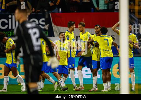 Waalwijk, Niederlande. September 2023 30. WAALWIJK, NIEDERLANDE - SEPTEMBER 30: Spieler des RKC Waalwijk feiern das zweite Tor während des niederländischen Eredivisie-Spiels zwischen RKC Waalwijk und Ajax im Mandemakers Stadion am 30. SEPTEMBER 2023 in Waalwijk, Niederlande. (Foto: Broer van den Boom/Orange Pictures) Credit: Orange Pics BV/Alamy Live News Stockfoto