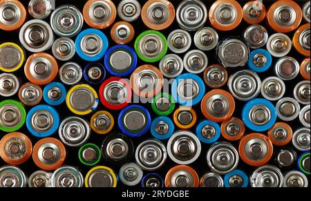 Nahaufnahme Hintergrund verschiedener Alkaline Batterien Stockfoto