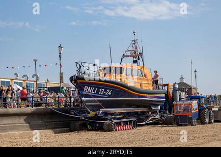 Lytham St annes Lancashire uk 9. September 2023, RNLI-Rettungsboot am Strand von lytham während der Sommerferien Stockfoto