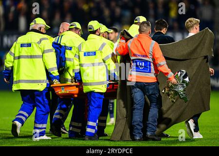WAALWIJK - schwere Verletzung des RKC Waalwijk-Torhüters Etienne Vaessen während des Eredivisie-Spiels zwischen RKC Waalwijk und Ajax Amsterdam im Mandemakers Stadium am 30. September 2023 in Waalwijk, Niederlande. ANP OLAF KRAAK Stockfoto