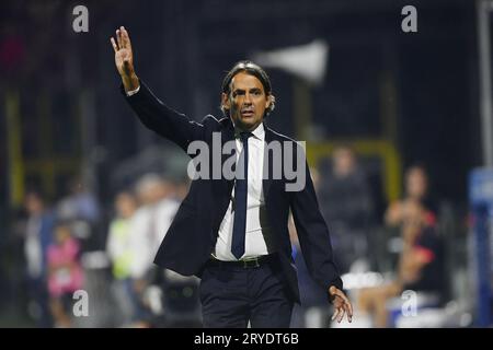 Salerno, Italien. September 2023. Simone Inzaghi Cheftrainer des FC Internazionale Gestures während des Serie-A-TIM-Spiels zwischen US Salernitana und FC Internazionale im Stadio Arechi, Salerno, Italien am Samstag, den 30. September 2023. Quelle: Nicola Ianuale/Alamy Live News Stockfoto