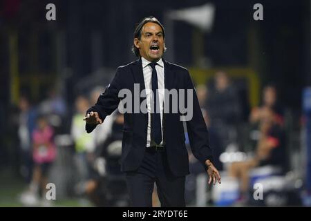 Salerno, Italien. September 2023. Simone Inzaghi Cheftrainer des FC Internazionale Gestures während des Serie-A-TIM-Spiels zwischen US Salernitana und FC Internazionale im Stadio Arechi, Salerno, Italien am Samstag, den 30. September 2023. Quelle: Nicola Ianuale/Alamy Live News Stockfoto