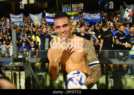 Salerno, Italien. September 2023. Lautaro Martínez vom FC Internazionale feiert, nachdem er am Samstag, den 30. September 2023, ein Tor beim Spiel der Serie A TIM zwischen US Salernitana und FC Internazionale im Stadio Arechi, Salerno, Italien erzielt hat. Quelle: Nicola Ianuale/Alamy Live News Stockfoto