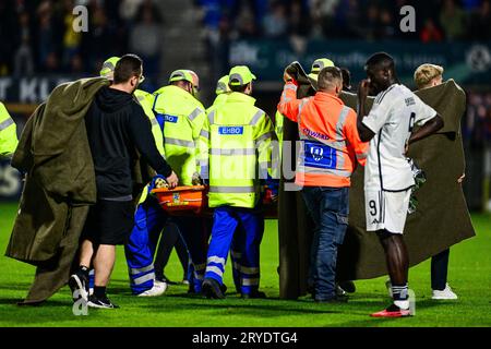 WAALWIJK - schwere Verletzung des RKC Waalwijk-Torhüters Etienne Vaessen während des Eredivisie-Spiels zwischen RKC Waalwijk und Ajax Amsterdam im Mandemakers Stadium am 30. September 2023 in Waalwijk, Niederlande. ANP OLAF KRAAK Stockfoto
