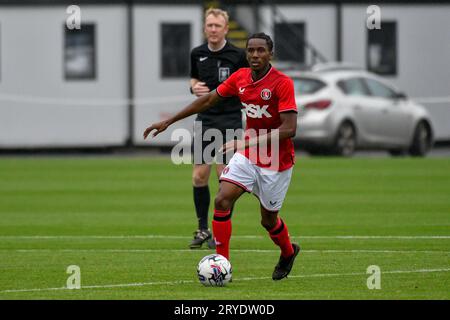 Swansea, Wales. 30. September 2023. Harmony Okwumo von Charlton Athletic während des Spiels der Under 18 Professional Development League zwischen Swansea City und Charlton Athletic an der Swansea City Academy in Swansea, Wales, UK am 30. September 2023. Quelle: Duncan Thomas/Majestic Media. Stockfoto