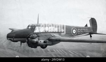 Ein Avro Anson mit Sitz in der RAF Compton Bassett, der während des Zweiten Weltkriegs zur Ausbildung von Funkbetreibern eingesetzt wurde. Stockfoto