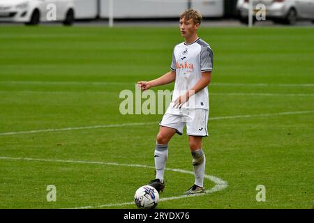 Swansea, Wales. 30. September 2023. Jacob Cook aus Swansea City während des Spiels der U18 Professional Development League zwischen Swansea City und Charlton Athletic an der Swansea City Academy in Swansea, Wales, UK am 30. September 2023. Quelle: Duncan Thomas/Majestic Media. Stockfoto