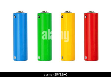 Schließen Sie vier Alkali-Batterien AA, isoliert auf weiß Stockfoto