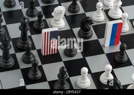 Schachbrett mit Länderflaggen Stockfoto