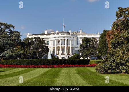 WASHINGTON D.C., USA. September 2013. Das Weiße Haus ist der offizielle Sitz und die Büros des Präsidenten der Vereinigten Staaten. (Bild: © Ian L. Sitren/ZUMA Press Wire) NUR REDAKTIONELLE VERWENDUNG! Nicht für kommerzielle ZWECKE! Stockfoto