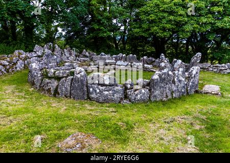 Hüttenkreis in den Überresten von DIN Lligwy, oder DIN Llugwy altes Dorf, in der Nähe von Moelfre, Anglesey, Nordwales, Vereinigtes Königreich, Querformat, Weitwinkel, Weitwinkel. Stockfoto