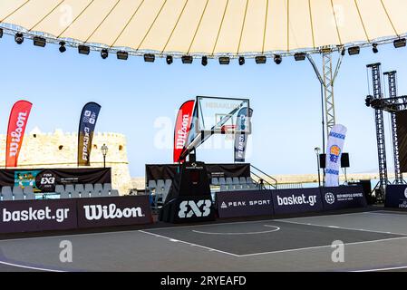 Heraklion, Kreta, Griechenland, 23. September 2023. FIBA U17 Basketball Europe Cup auf dem 3 x 3 Outdoor-Basketballfeld im venezianischen Hafen von Heraklion. Stockfoto