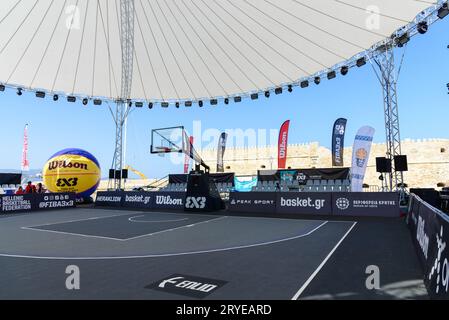 Heraklion, Kreta, Griechenland, 23. September 2023. FIBA U17 Basketball Europe Cup auf dem 3 x 3 Outdoor-Basketballfeld im venezianischen Hafen von Heraklion. Stockfoto