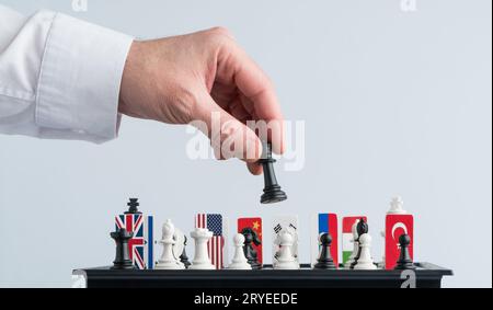 Schachbrett mit Länderflaggen Stockfoto