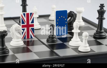 Schachbrett mit Länderflaggen Stockfoto