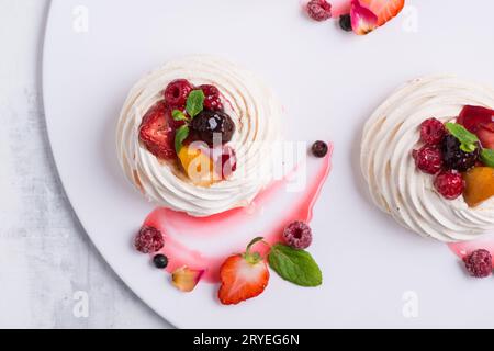 Süßigkeiten auf weißem Hintergrund Stockfoto
