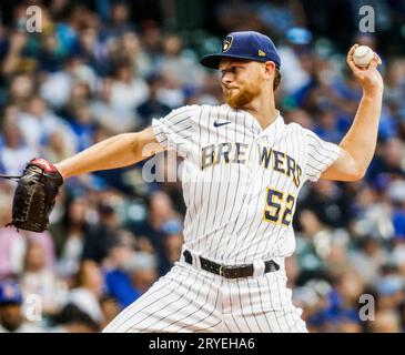 Milwaukee, Vereinigte Staaten. September 2023 30. Die Milwaukee Brewers, die den Pitcher Eric Lauer starten, werfen am Samstag, den 30. September 2023, im American Family Field in Milwaukee, Wisconsin, gegen die Chicago Cubs. Foto von Tannen Maury/UPI Credit: UPI/Alamy Live News Stockfoto