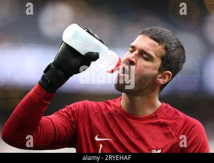 London, Großbritannien. September 2023 30. Alisson Becker aus Liverpool während des Spiels der Premier League im Tottenham Hotspur Stadium in London. Das Bild sollte lauten: David Klein/Sportimage Credit: Sportimage Ltd/Alamy Live News Stockfoto