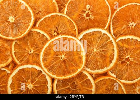 Nahaufnahme getrockneter Orangenchips auf dem Verkaufsdisplay Stockfoto