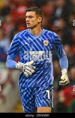 Liam Roberts #1 von Barnsley während des Sky Bet League 1 Matches Barnsley vs Blackpool in Oakwell, Barnsley, Großbritannien, 30. September 2023 (Foto: Craig Thomas/News Images) Stockfoto