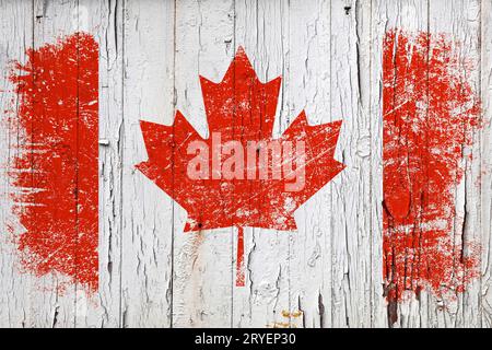 Grunge kanadische Flagge über alten weiß bemalten Holz Stockfoto