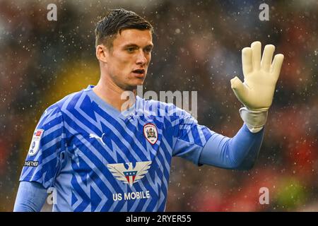 Liam Roberts #1 von Barnsley während des Sky Bet League 1 Matches Barnsley vs Blackpool in Oakwell, Barnsley, Großbritannien. September 2023 30. (Foto von Craig Thomas/News Images) in, am 30.09.2023. (Foto: Craig Thomas/News Images/SIPA USA) Credit: SIPA USA/Alamy Live News Stockfoto