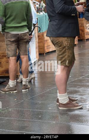 Mann in traditionellen Lederhosen Stockfoto