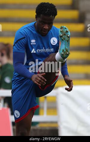 Osazee Aghatise von Hartlepool United erwärmt sich während des Spiels der Vanarama National League zwischen Hartlepool United und Dorking Wanderers im Victoria Park, Hartlepool am Samstag, den 30. September 2023. (Foto: Mark Fletcher | MI News) Credit: MI News & Sport /Alamy Live News Stockfoto