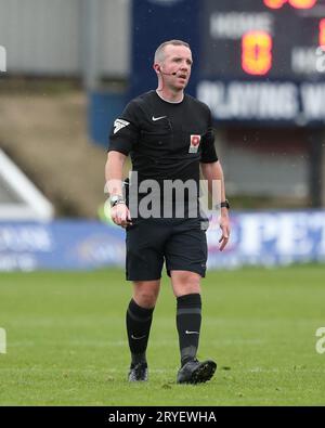 Match Schiedsrichter Steven Copeland während des Vanarama National League Spiels zwischen Hartlepool United und Dorking Wanderers im Victoria Park, Hartlepool am Samstag, den 30. September 2023. (Foto: Mark Fletcher | MI News) Credit: MI News & Sport /Alamy Live News Stockfoto