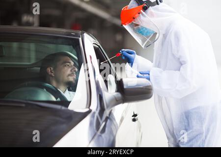 COVID-19 Drive-Thru rt-PCR-Detektionsstelle Stockfoto