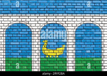 Flagge von Mytischchi auf Ziegelwand gemalt Stockfoto