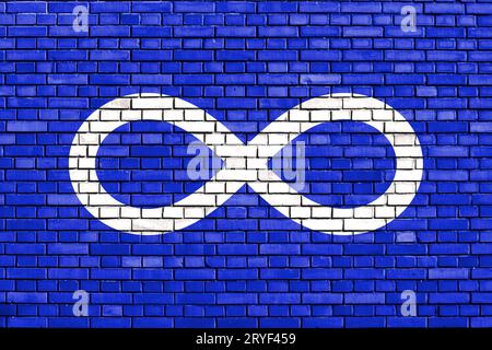 Flagge von Metis, gemalt an einer Ziegelwand Stockfoto