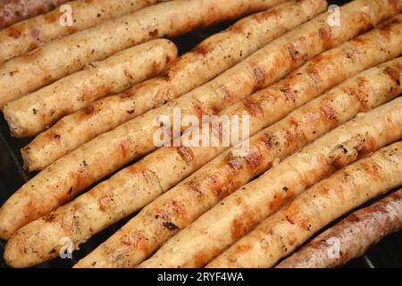 Wir rauchten Fleischwurst auf dem Grill Stockfoto