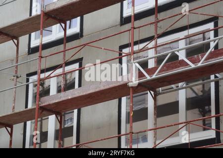 Gerüstbau zur Sanierung von Altbauten Stockfoto