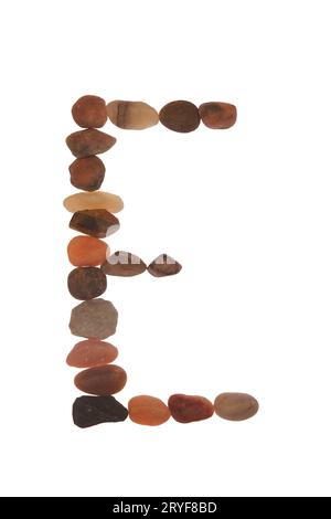 E Schriftart mit Steinen, Zeichen der Natur, Stärke, Stabilität und Langlebigkeit. Aufmerksamkeit, die zufällige Muster, Linien, Formen, weißen Hintergrund aufträgt Stockfoto