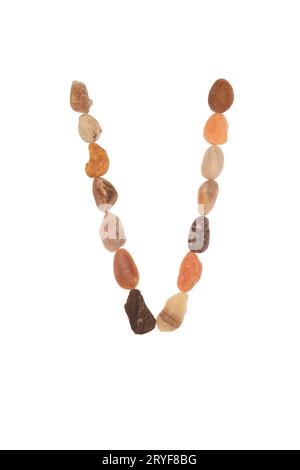 V Schriftart aus Steinen, Zeichen der Natur, Stärke, Stabilität und Langlebigkeit. Aufmerksamkeit, die zufällige Muster, Linien, Formen, weißen Hintergrund aufträgt Stockfoto