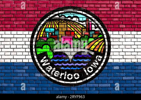 Flagge von Waterloo, Iowa, gemalt auf Ziegelwand Stockfoto