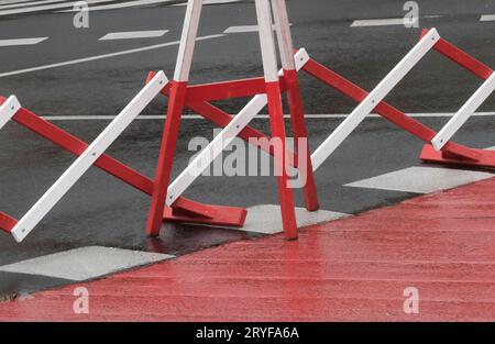 Barriere auf der Straße oder Straßensperre Stockfoto