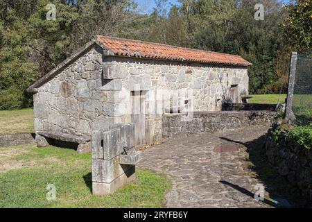 Typisch Alte traditionelle Wassermühle von Galicien, Spanien Stockfoto