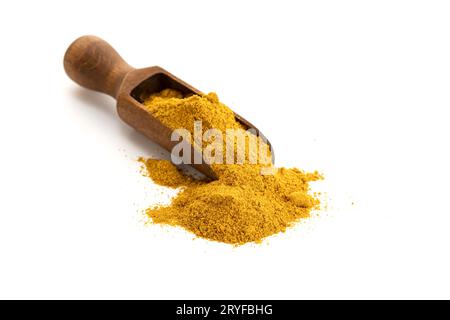 In Holzlöffel isoliertes, auf weißem Hintergrund getupftes Puder. Speicherplatz kopieren Stockfoto